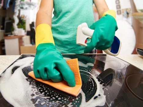 Bathroom deep cleaning in Westminster removing limescale and grime